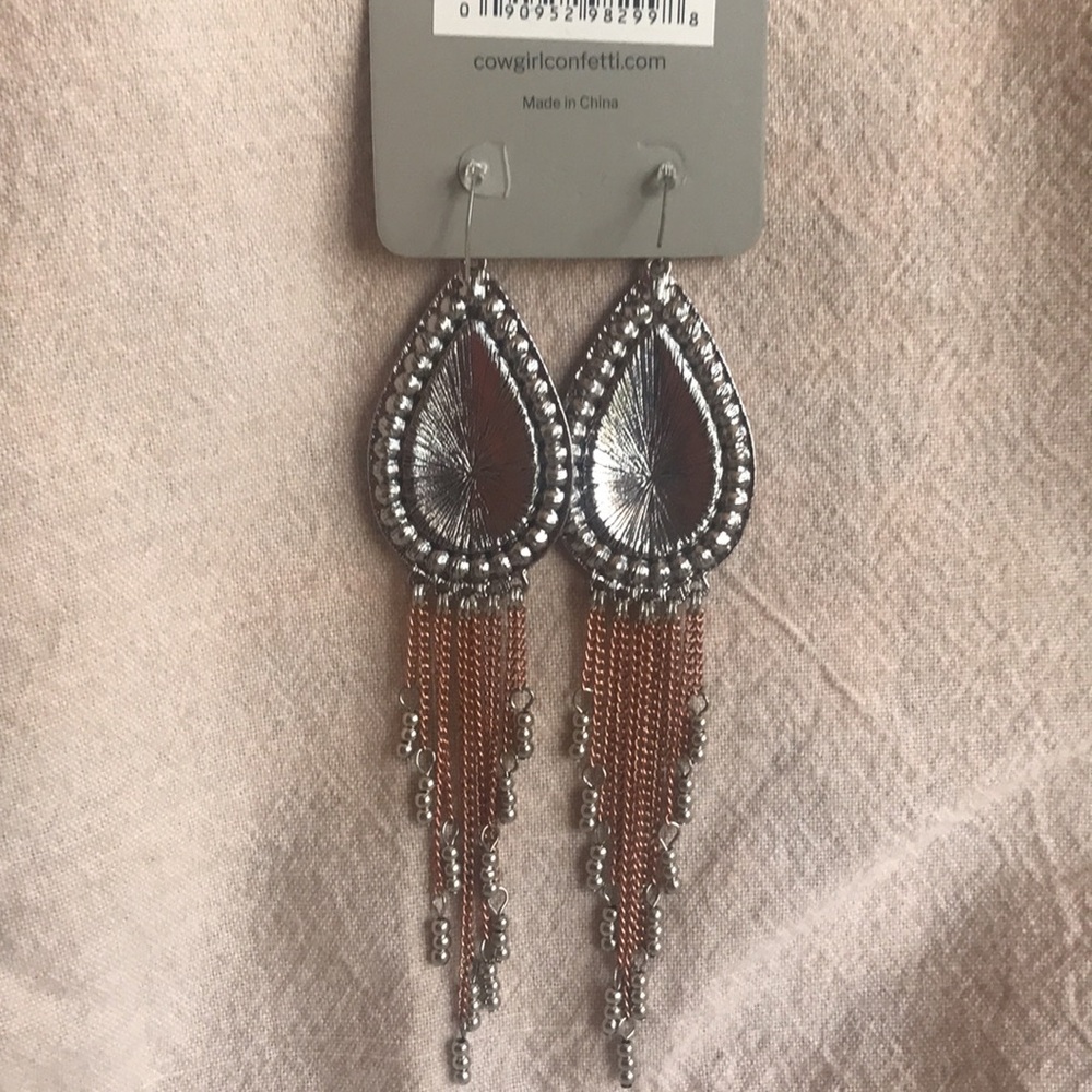 NWT~ Brown & White Teardrop Fringe Earrings - Picture 6 of 7